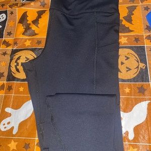 Zyia black pocket leggings